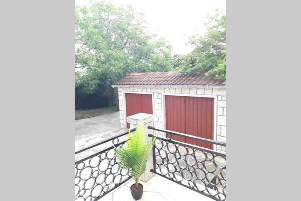 Giovanna - Spacious Lovely Apartment Supetar Exterior photo