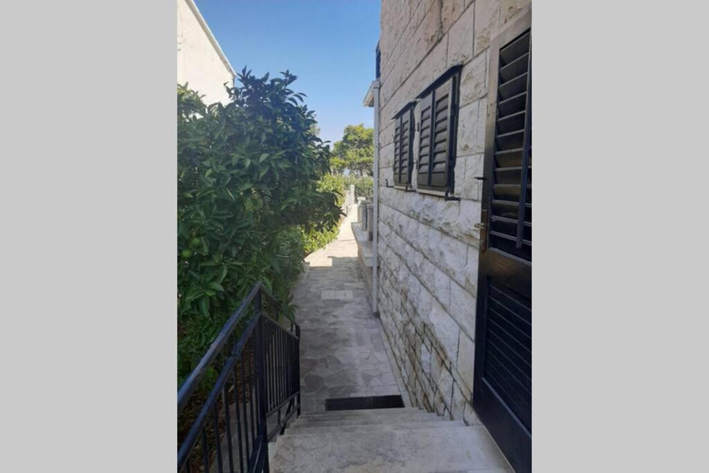 Giovanna - Spacious Lovely Apartment Supetar Exterior photo