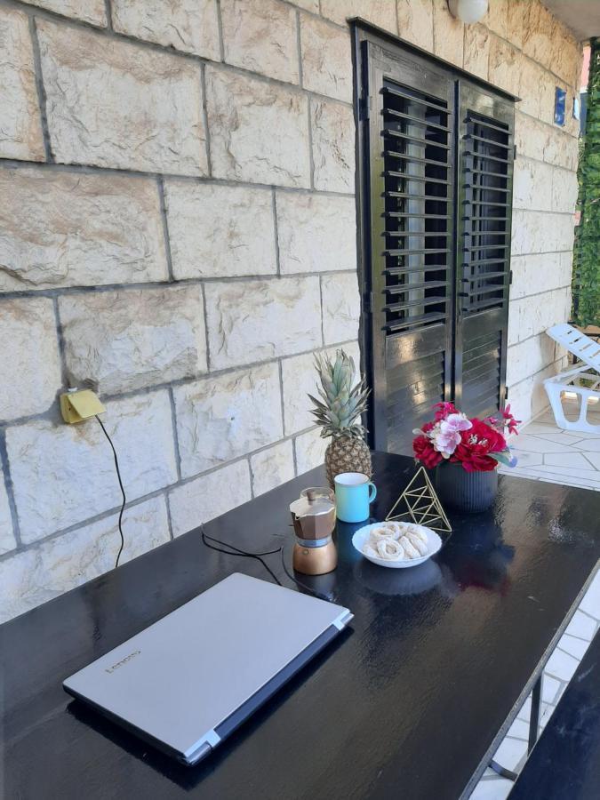 Giovanna - Spacious Lovely Apartment Supetar Exterior photo