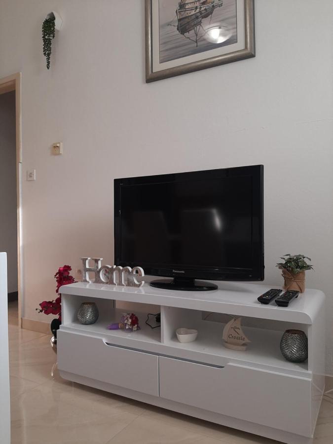 Giovanna - Spacious Lovely Apartment Supetar Exterior photo