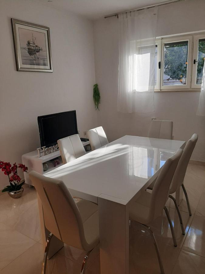 Giovanna - Spacious Lovely Apartment Supetar Exterior photo